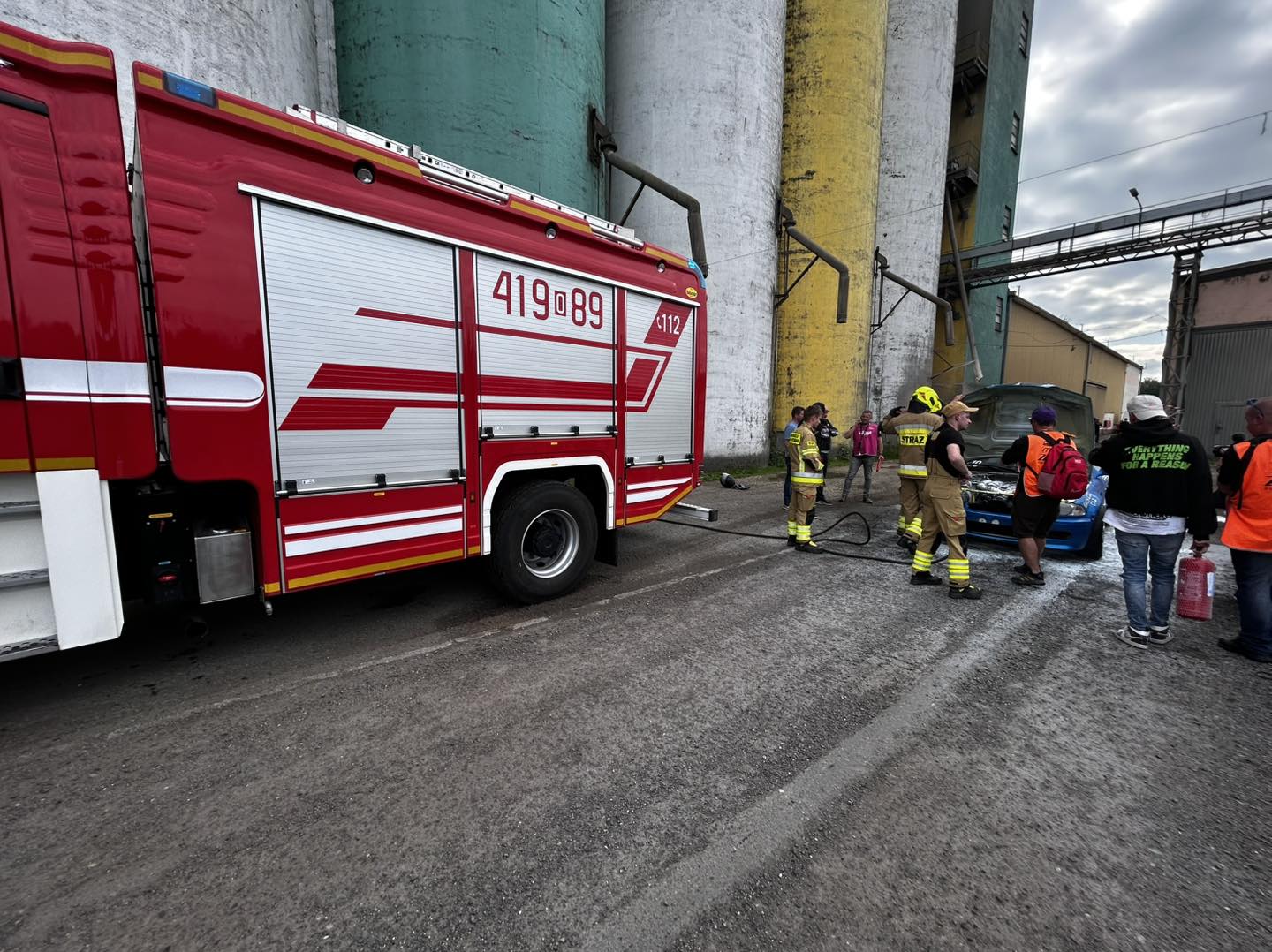 Wyjazd 22/2025  Dnia 30.05.2025 prowadziliśmy działania na terenie kombinatu rolnego Kietrz polegające na zabezpieczaniu 78 rundy drift open Kietrz. Nasze działania polegały głównie na wyjazdach do plam oleju oraz do palących się aut. Jednostki obecne na miejscu zdarzenia : OSP KSRG Dzierżysław🚒